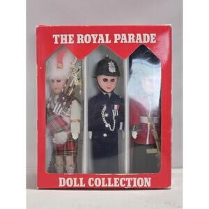 The Royal Parade Doll Collection – Set of 3 British Guard Dolls w/ Box #M39m